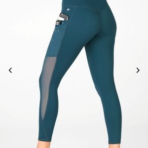 Fabletics Trinity Mid Rise Pocket 7/8 Legging Size Large
